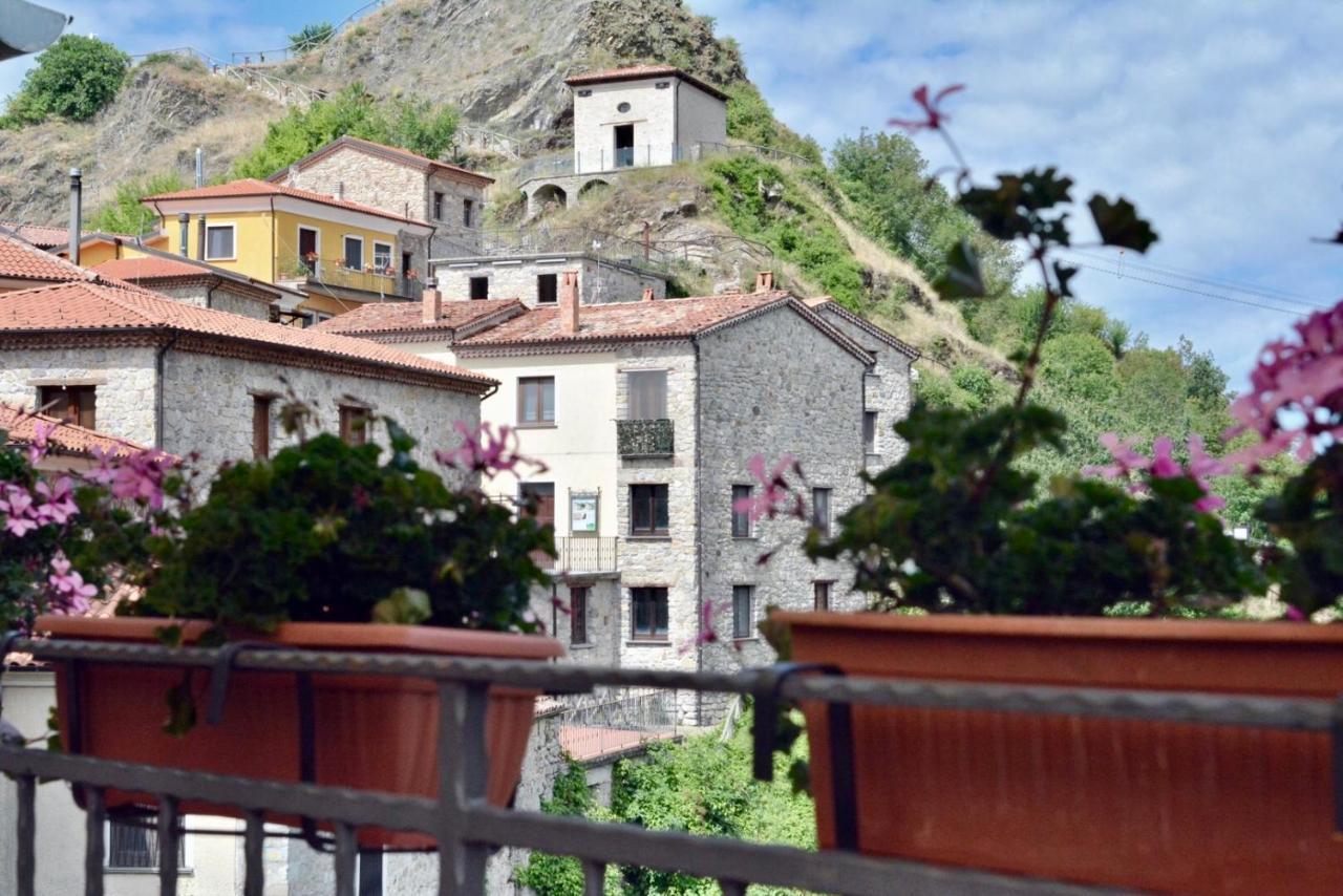 Borgo Manca Suite Sasso di Castalda Eksteriør billede